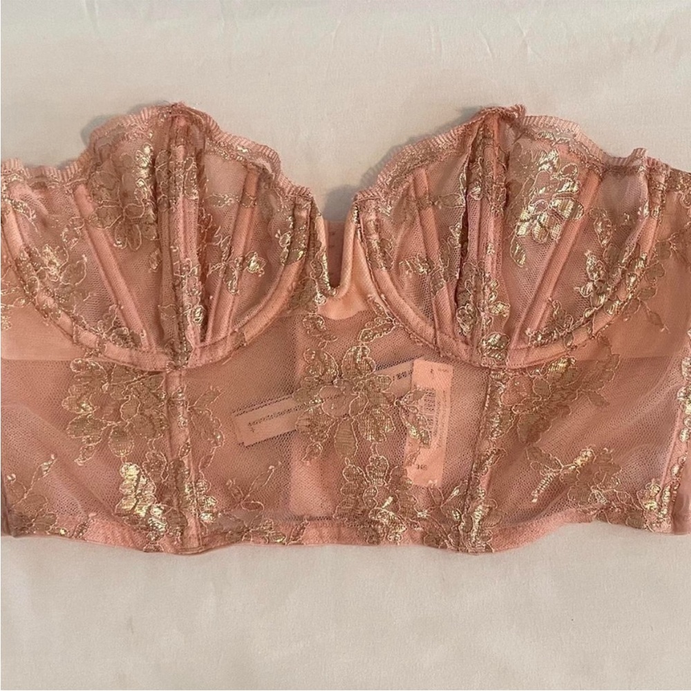 🧁Elegant Lace Bustier in Pink and Gold - Picture 2 of 7